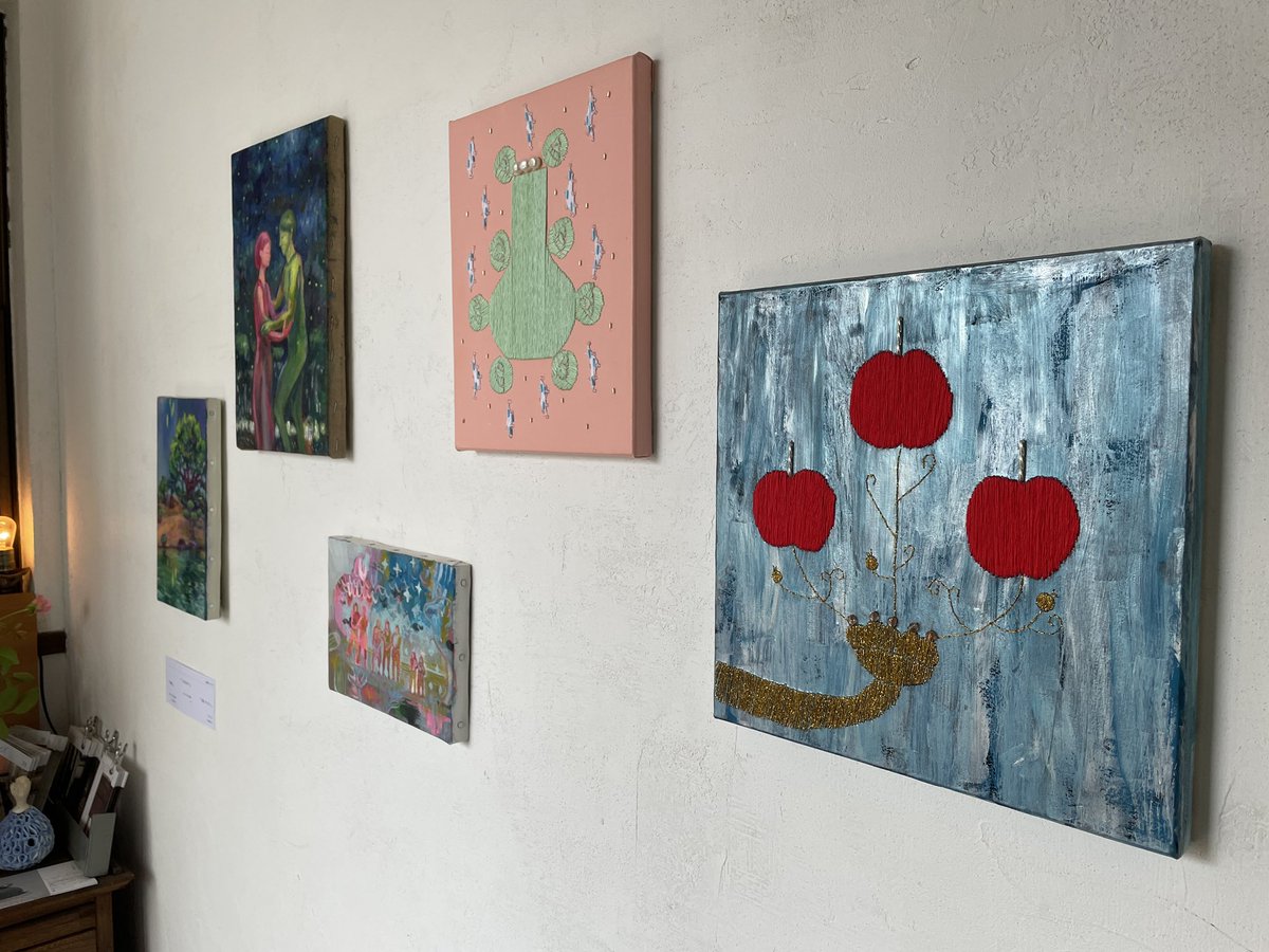 sodano1218's tweet photo. 藤田チャコスさんと
浅間あす末さんの二人展「まえにいた星」を見てきた
パワフルで可愛い作品たちと、自然光のよく入るギャラリーruriroの空間がマッチしていて素敵だっ���✨ https://t.co/STDPedvNGB