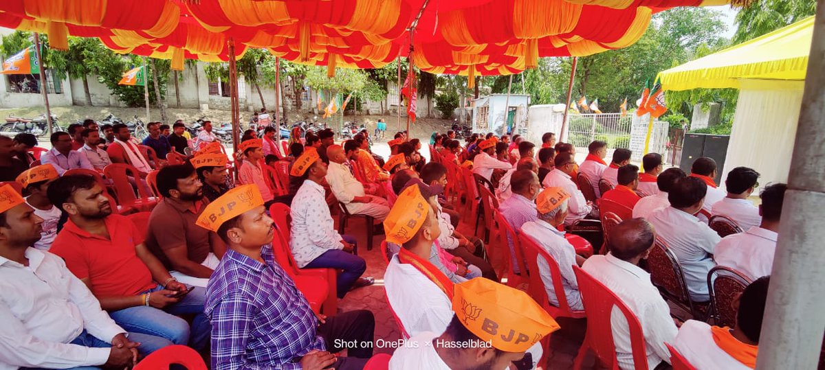 koustavBJP's tweet photo. @MahanagarBjp के उर्जावन अध्यक्ष श्री @Gunjanyadavbjp  जी बूथ संख्या 36, 40,41 राजकीय प्राथमिक विद्यालय नन्दनगर  के कार्यकर्ता एवं आम जनमानस संग देश के यशस्वी प्रधानमंत्री श्री @narendramodi  जी के मुख्य कार्यक्रम "मन की बात" के 100 वें संस्करण का श्रवण किया।।

#MannKiBaatAt100 https://t.co/GSwfXmgYks