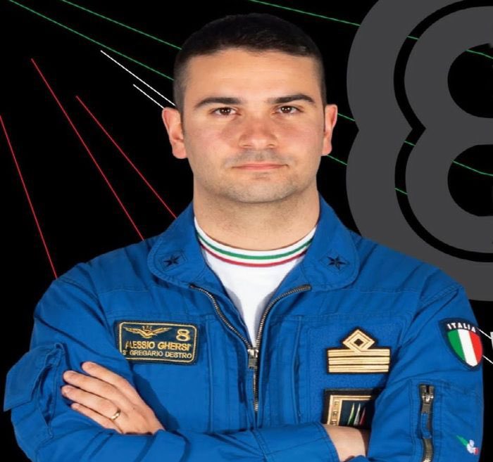 isabellarauti's tweet photo. Nell’incidente del velivolo ultraleggero civile di ieri in provincia di Udine ha perso la vita il Capitano Alessio Ghersi,pilota delle #freccetricolori Esprimo cordoglio alla famiglia e vicinanza a @ItalianAirForce ed alla Pattuglia acrobatica per la perdita di Pony5. 
Cieli blu! https://t.co/3sT3VZkhwG