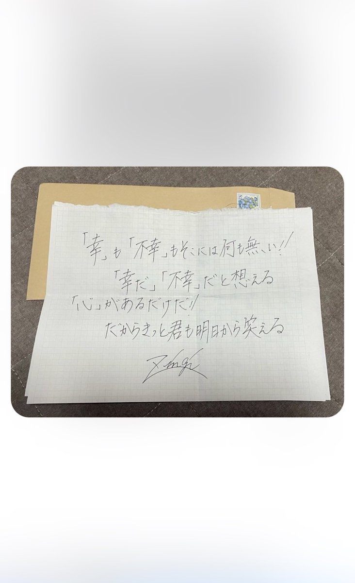 818zingi's tweet photo. 『あえて手で書いて気持ちを伝える』

って習慣をもうかれこれ16年かな。

少年院から計算したら17年。

基本返ってこないよ。返信なんて。

つか期待してない。

けど今日返ってきた。

手紙ではなくわざわざ会いに。

「今でも大事にしてます」

嬉しいね。

https://t.co/Ti8qd6y2Op https://t.co/FyHPHRKKrI
