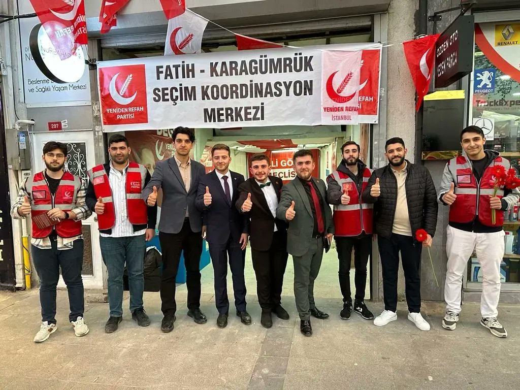 gencrefahfatih's tweet photo. Türkiye'nin en geç milletvekili Adayımız Sn Vahdet Erdoğan Bey Karagümrük'teki SKM vatandaşlarımızın dertlerini dinlemeye geldi Karagümrük SKM üye çalışmasi devam etmektedir Vatandaşlarımızın dertlerini dinlemeye devam edicegiz
@ErbakanFatih https://t.co/zsLVjzmk2A