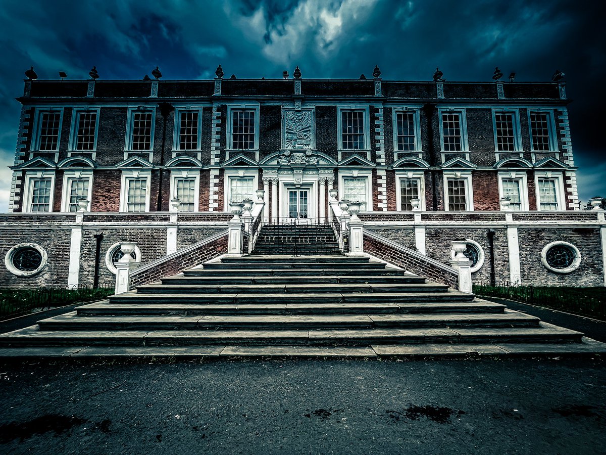 LifeinPhotosJen's tweet photo. Croxteth Hall under a moody sky 
@CroxtethHall 

#Photography #Photo #Liverpool #LifeInPhotos #JenMercer #Camera #Canon #LiverpoolPhotography #photosofliverpool #croxtethhall #park #liverpoolparks #nature #croxteth https://t.co/fgpeyPYeBh