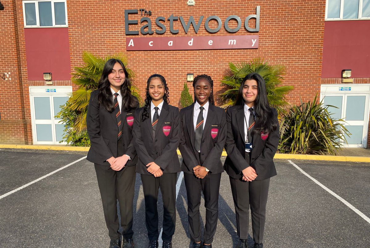 A bright and early start for our ESU Public Speaking team! Off to Cambridge University for the National Finals! Good luck!  #ESU #Cambridge