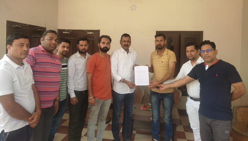itunionsgnr's tweet photo. सूचना सहायकों नें 11 सूत्रीय माँगो को लेकर सौंपे ज्ञापन
@Rajasthan_Tak @devendra_zee @dharmpal776 @newstoday617 @Power70206445 @manishjain420 @VishavSevak @HANUMANGARH_ @AkhbarChhota @NKPnews41 @AAPNA_SGNR @AwazNews5586 @news_chakra @news_atulya @marudharnews @sran_tv @DDPareek5 https://t.co/60CbkYOtq1
