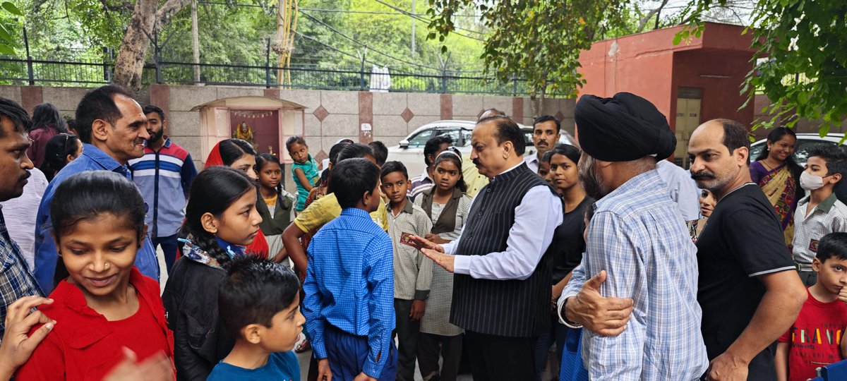 rajeshrishi_'s tweet photo. 🌟 @ArvindKejriwal Govt's unwavering commitment to education is inspiring! MCD schools are now ready to shine with Mega PTM! #दिल्ली_की_मेगा_PTM https://t.co/MLCQFKWzjG