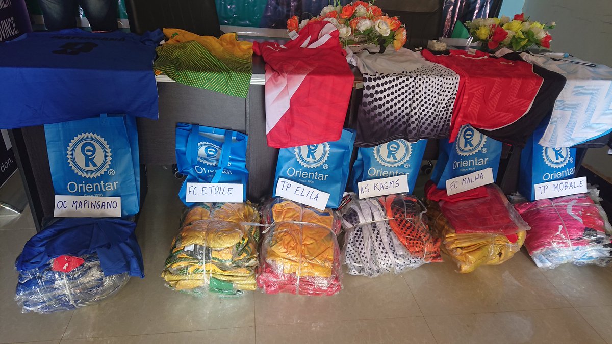 FORTUNAT LUSAGILA (@flusagila) on Twitter photo Sportif du sang, TRÉSOR MUTIKI LUTALA remet les vareuses et les enveloppes aux equipes en provenance de Mwenga et kamituga présentes à BKV pr jouer la phase finale de la ligue provinciale grâce à sa fondation TMF, <a href="/MutikiTresor/">Trésor Mutiki Foundation</a>, <a href="/budundwa/">Magambo Budundwa</a> Sportif du sang, TRÉSOR MUTIKI LUTALA remet les vareuses et les enveloppes aux equipes en provenance de Mwenga et kamituga présentes à BKV pr jouer la phase finale de la ligue provinciale grâce à sa fondation TMF, <a href="/MutikiTresor/">Trésor Mutiki Foundation</a>, <a href="/budundwa/">Magambo Budundwa</a>