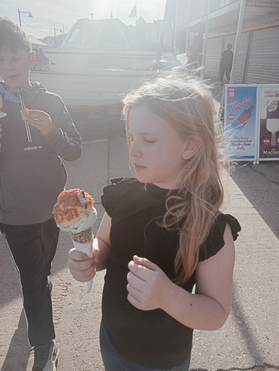 CandlelightersT's tweet photo. #SupporterSunday 💕 Today we'd like to thank Ava Pearson (aka awesome Ava!). She’s raised a fantastic £360 for Candlelighters by walking, cycling and swimming 60 miles in just 30 days! We celebrated at The Square with a tasty hot chocolate and a big cheque presentation. 🥰 https://t.co/lI0X4cAKxM