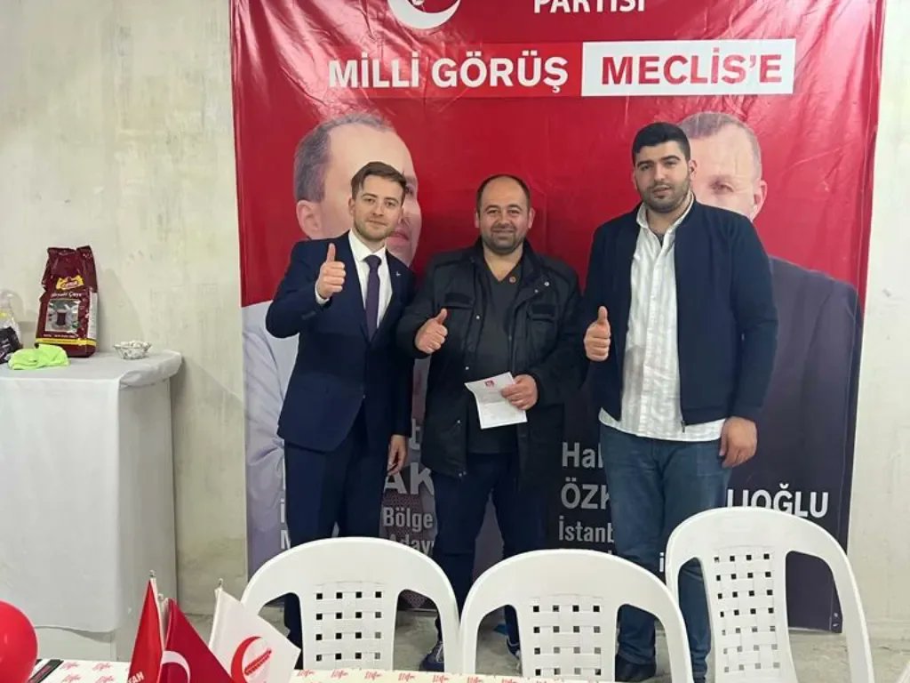 Yrefahfatihilce's tweet photo. Türkiye'nin en geç milletvekili Adayımız Sn Vahdet Erdoğan Bey Karagümrük'teki SKM vatandaşlarımızın dertlerini dinlemeye geldi Karagümrük SKM üye çalışmasi devam etmektedir Vatandaşlarımızın dertlerini dinlemeye devam edicegiz
@erbakanfatih https://t.co/DtVjXlJxd0