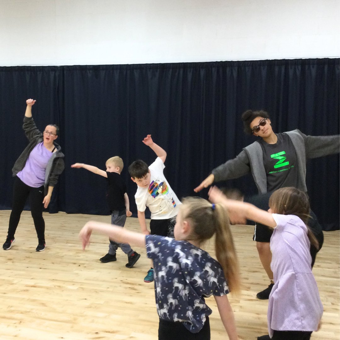 MCD_ance's tweet image. A great picture from our Creative STEP class 💚

This is the perfect class for younger dancers to let their creativity take over.

#creativedance #dance #danceclass #inclusivedanceclass #dancecharity #valeofglamorgan