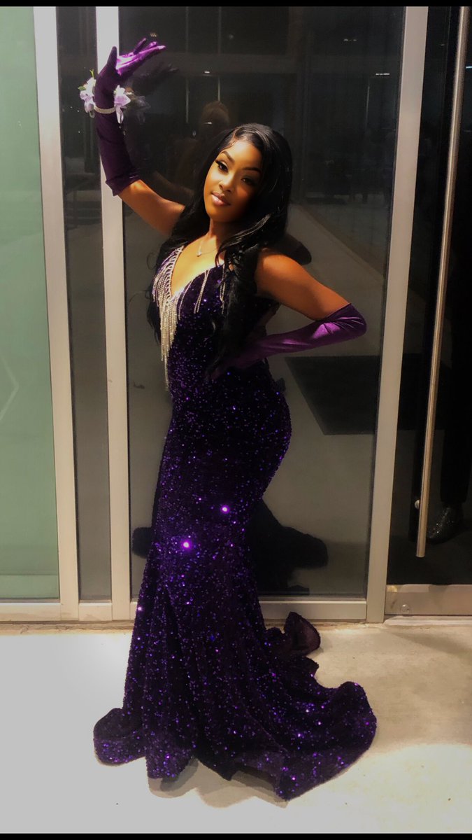 maninior's tweet photo. THIS THAT PROM SHIIII #JUNIORPROM 💜☔️ https://t.co/LYsn9OLotb