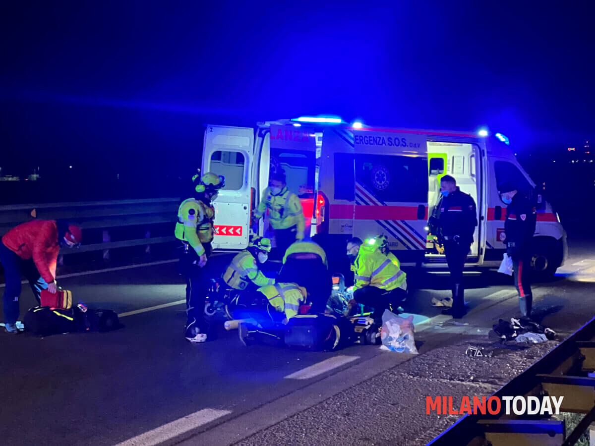 zazoomblog's tweet image. Si schianta in monopattino e sbatte la testa: gravissimo - #schianta #monopattino #sbatte #testa: zazoom.it/2023-04-30/si-…