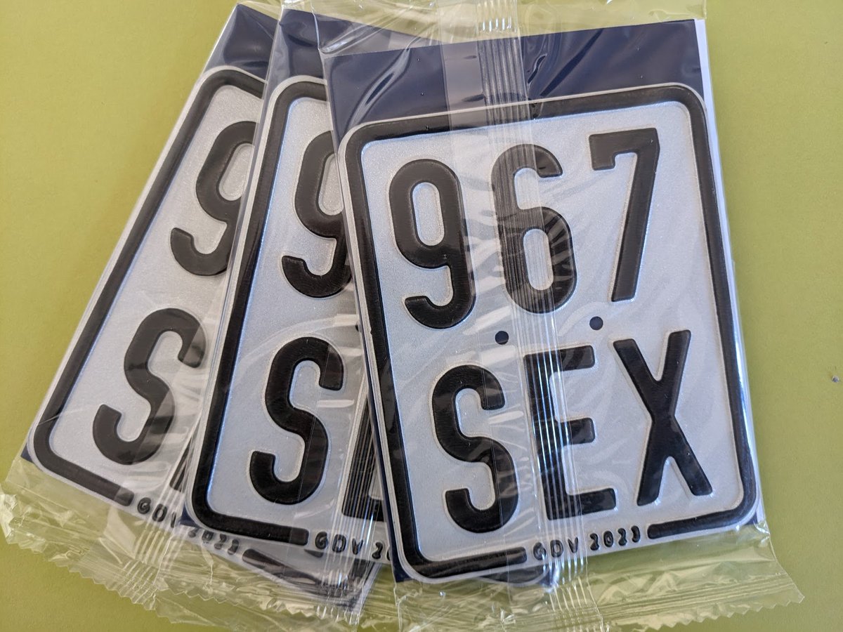 Wie sexy dürfen #Versicherungskennzeichen sein?
Ja! 

Jetzt noch gute Kennzeichen für die aktuelle Saison sichern - Kontakt via DM oder E-Mail in unserer Bio. 

#Mofa #Roller #Vespa