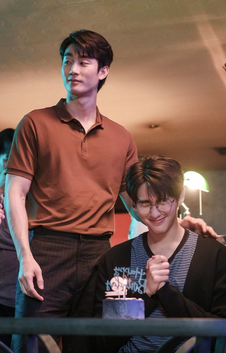 forceofficial_'s tweet photo. มาฉลองวันเกิดน้องมิว แบบโอบไหล่ แสดงความเป็นเจ้าของ✨ 

 #ท็อปต้องรอด
#fforce_ https://t.co/0ClyoJ9idx