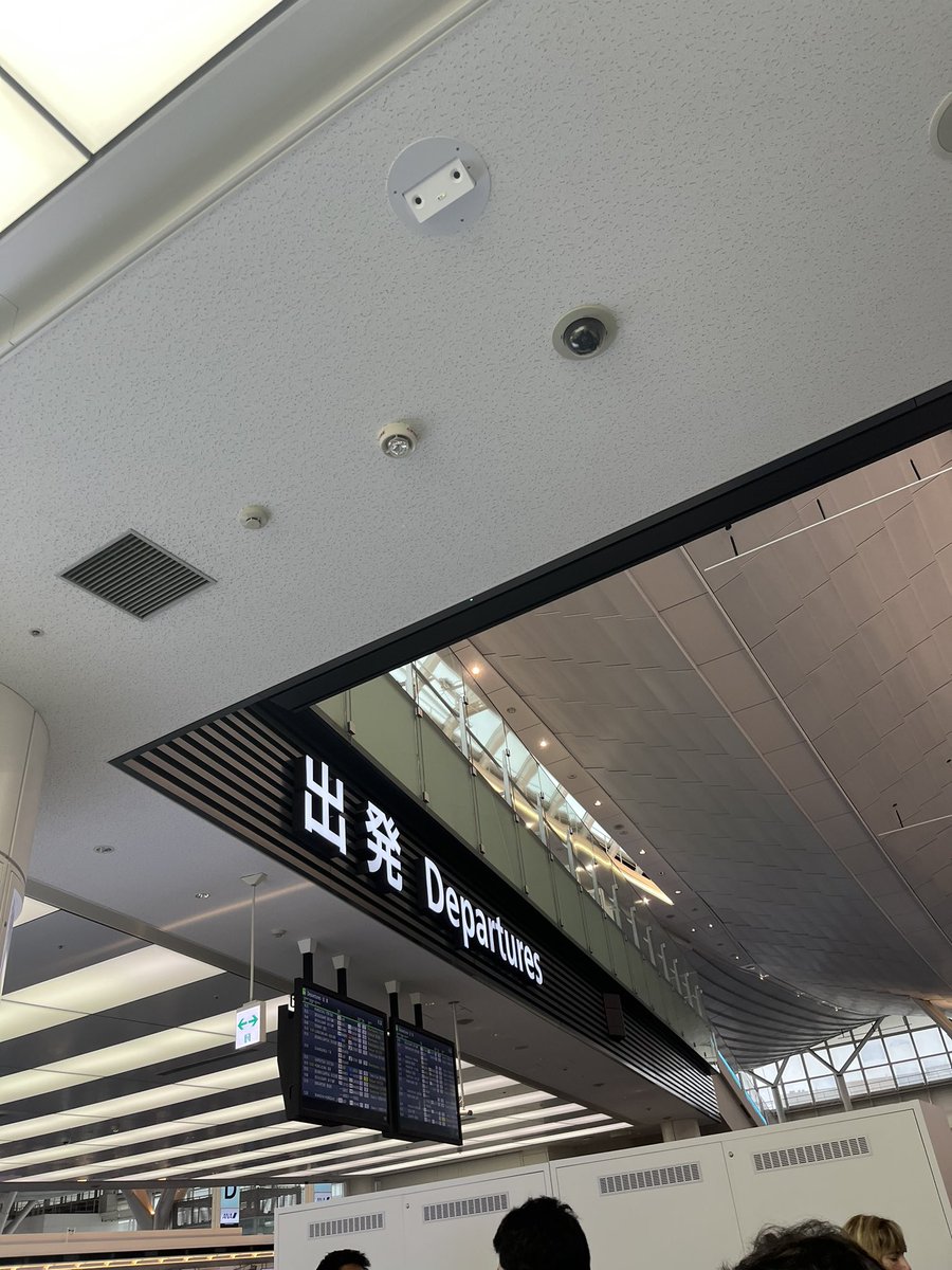haru1O691O59's tweet photo. 【ご参考までに】
今朝8:00頃の羽田JALファーストクラスカウンターは待ち2.3組。
Face Express登録待ちは6-7人。
Face Express登録済PAXのセキュリティチェックは通過までに約10分。
非登録のレーンは見た感じ3-40分くらいかかりそうだったので、是非ご活用を。。!
#FaceExpress https://t.co/o9azROubrQ