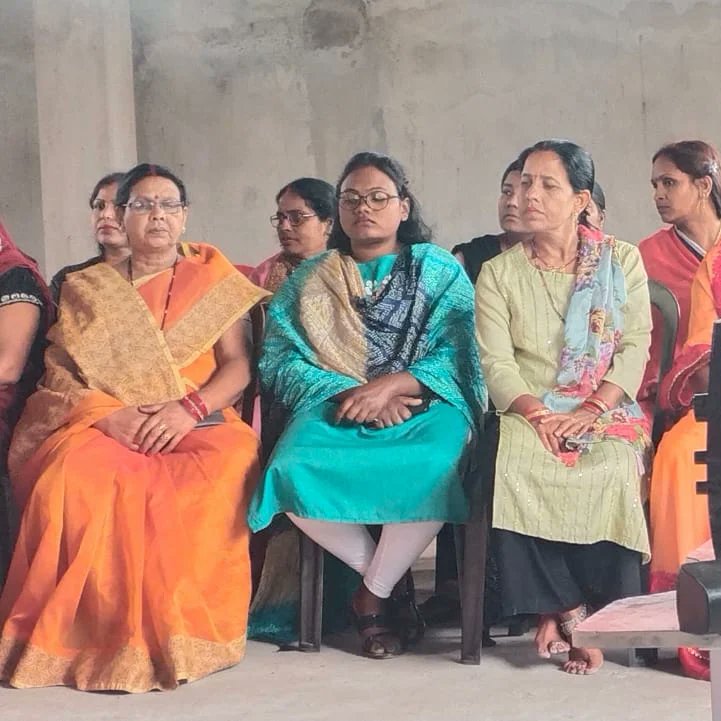 iRavisoni's tweet photo. हमारे बूथ क्रमांक 54 में मन का बात का कार्यक्रम रखा गया था जिस पर हमारे वार्ड के पूर्व पार्षद श्रीमती उर्मिला सोनी जी युवा मोर्चा नगर महामंत्री व बूथ अध्यक्ष रवि कुमार सोनी युवराज बहरा व हमारे बुथ के समस्त माताएं बहने हमारे बड़े भाइयों का मन की बात कार्यक्रम में सभी का योगदान रहा https://t.co/iapBb5u8Jm