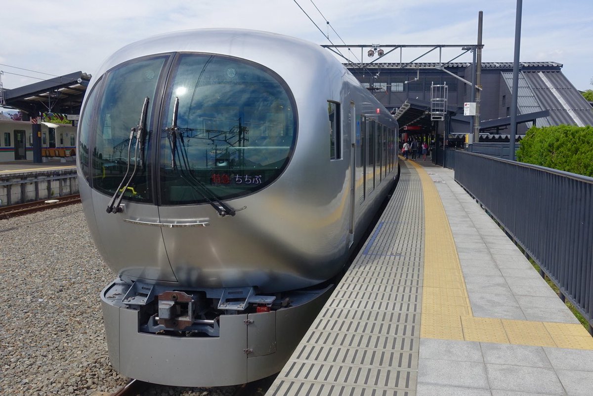 romo_log's tweet photo. 昨日は前から気になってた特急ラビューに乗ってきました🚈💨

よく目にはしていたんですが、初めて中に入って感激。近未来的でかっこいい👽そしてただの特急なのに、シートが信じられないくらいふっかふか…🥺

…西武線、意外とやりおる🙄✨

出産までに行きたいお店リスト番外編
@特急ラビューに乗る https://t.co/bfCnGkWAw8
