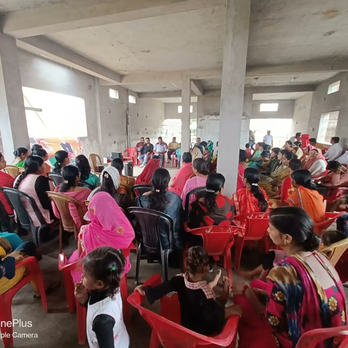 iRavisoni's tweet photo. हमारे बूथ क्रमांक 54 में मन का बात का कार्यक्रम रखा गया था जिस पर हमारे वार्ड के पूर्व पार्षद श्रीमती उर्मिला सोनी जी युवा मोर्चा नगर महामंत्री व बूथ अध्यक्ष रवि कुमार सोनी युवराज बहरा व हमारे बुथ के समस्त माताएं बहने हमारे बड़े भाइयों का मन की बात कार्यक्रम में सभी का योगदान रहा https://t.co/iapBb5u8Jm