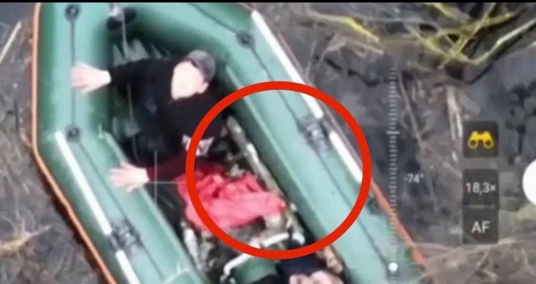 Circonscripti18's tweet photo. 💥#Ukraine 🇺🇦☠️Les médias ukrainiens se sont félicités de l'opération militaire 🇺🇦 sur le Dniepr où une barque "Russe" a été pulvérisée.
Vidéo censurée quand le régime de Kiev a réalisé qu'il a encore assassiné un civil à #Kherson qui suppliait le drone🇺🇦 de ne pas tirer.
#Russia https://t.co/tmOjcbaexD