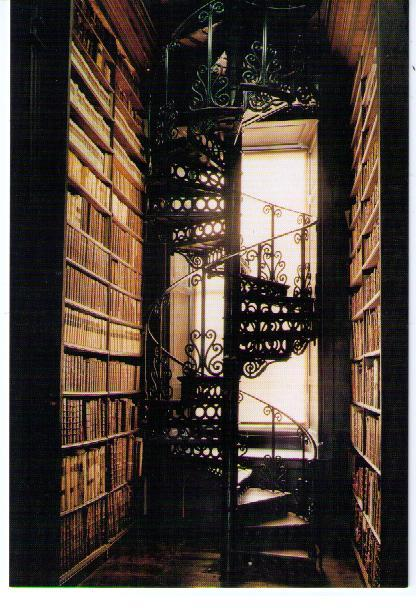 NikkiDale's tweet photo. Spiral Staircase, Trinity College Library, Dublin #SpiralStaircase #TrinityCollegeLibrary #Dublin https://t.co/zl5WVEk5Qx https://t.co/Hzi35RdAAc