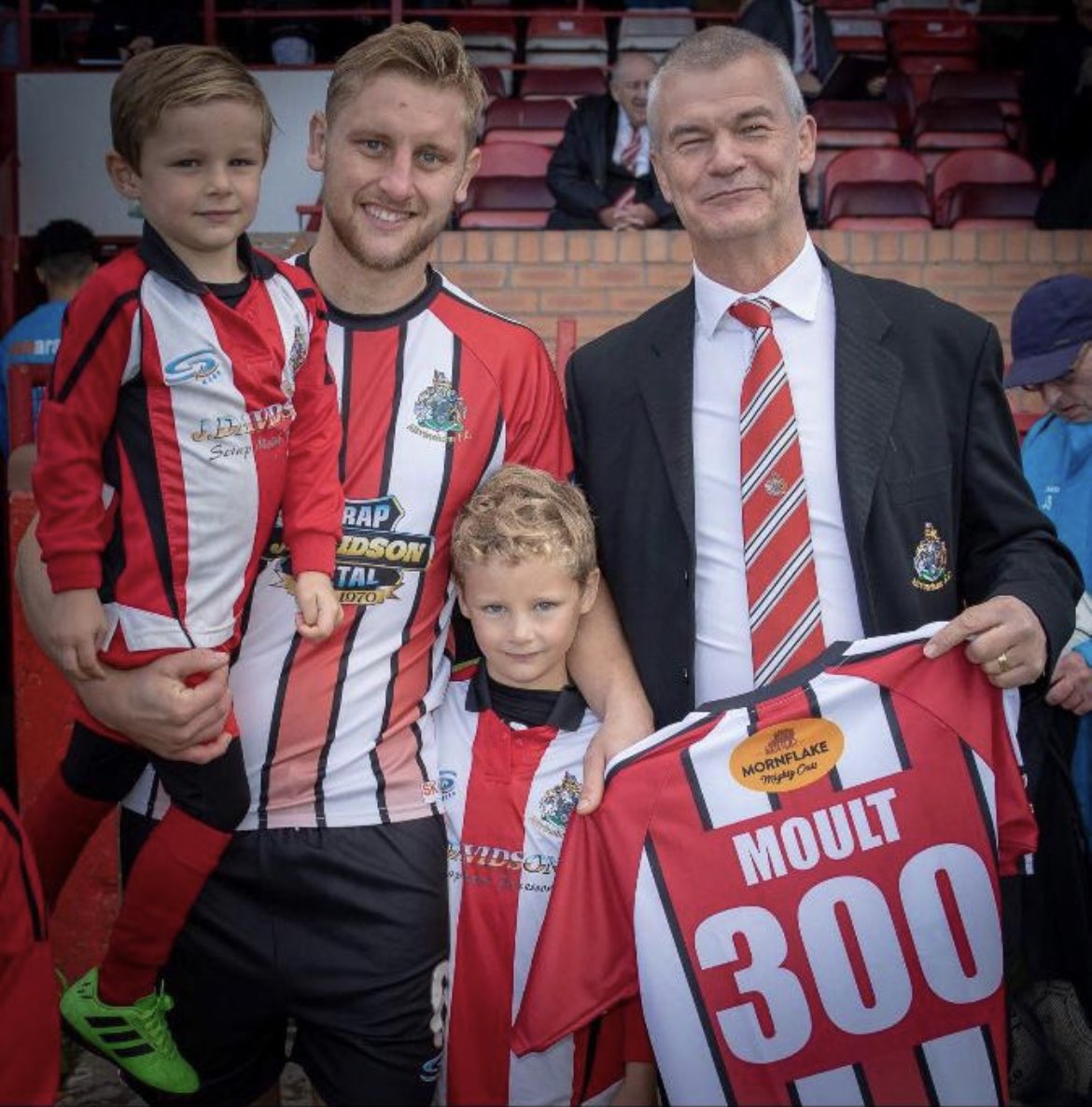 Moult8's tweet photo. Massive day ahead!!! @altrinchamfc https://t.co/Ygefy6ZCeV