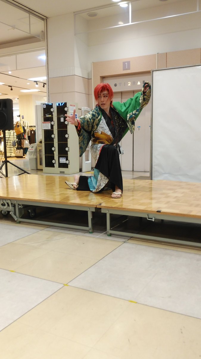 yo204861's tweet photo. 日光市イオン今市店にて！
懐かしいエンターティナーに出逢えた！花島直也君！
谷川恵那さん！感無量！ https://t.co/AbMvAm4LiZ