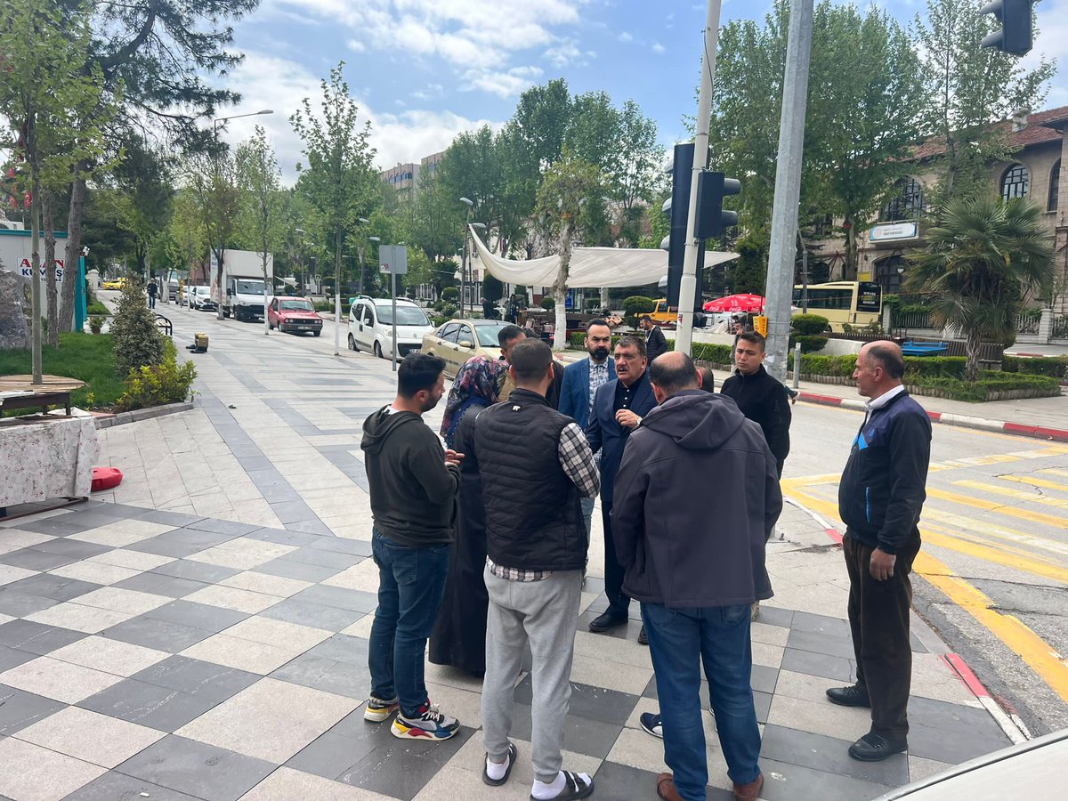 Vatandaşlarımızla bir aradayız ve her zaman yanındayız.

📍Cumhuriyet Meydanı