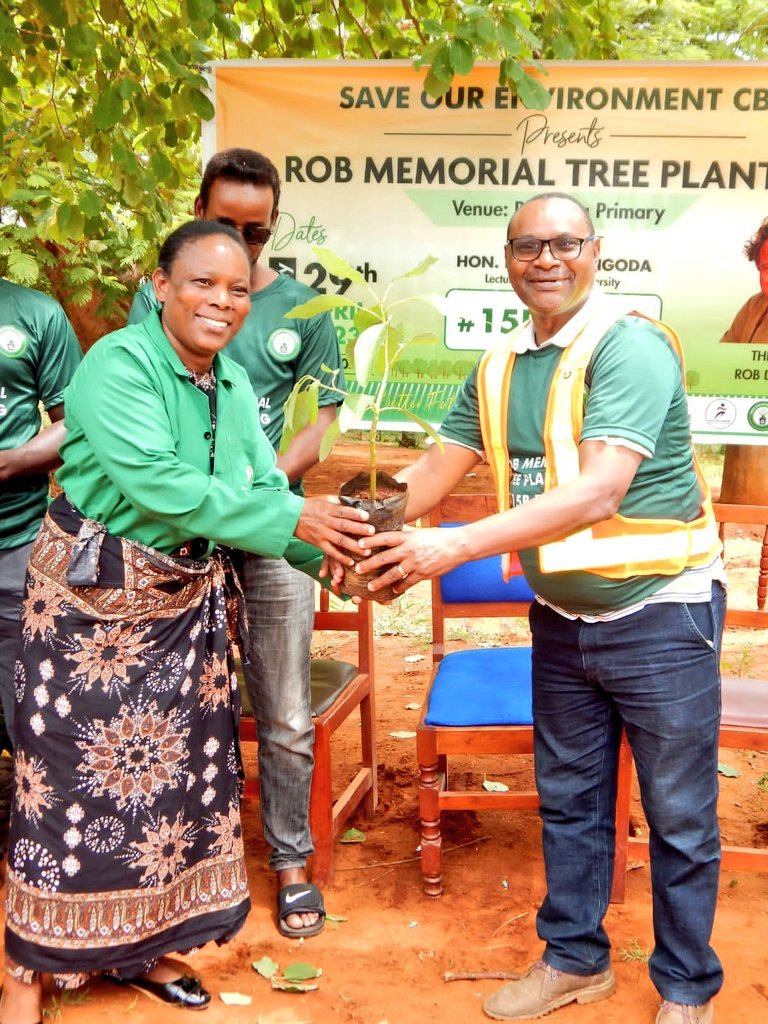 OurCbo's tweet photo. We had a busy Day Planting trees in Rukanga Primary School in memory of the late Rob Dodson, He was passionate about trees, Environment and Wildlife. In honor of Him we planted 220 trees and Gifted Avocado Seedlings to Kasighau Ward Residents. @HonTuya https://t.co/FcpXJ4ywit