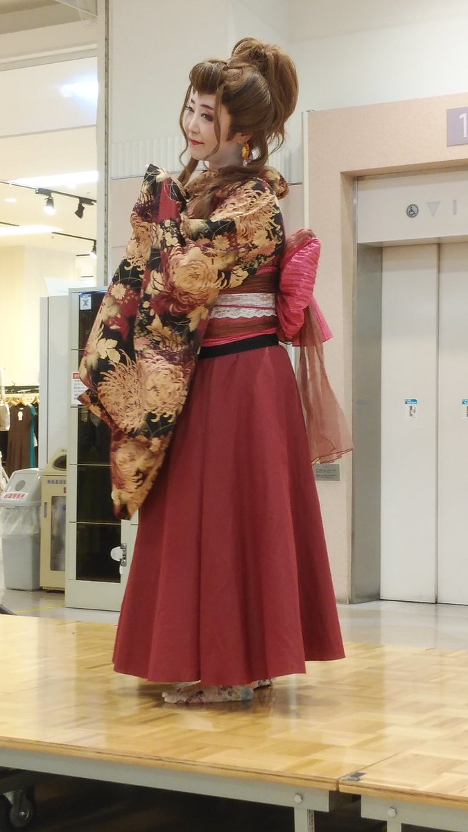 yo204861's tweet photo. 日光市イオン今市店にて！
懐かしいエンターティナーに出逢えた！花島直也君！
谷川恵那さん！感無量！ https://t.co/AbMvAm4LiZ