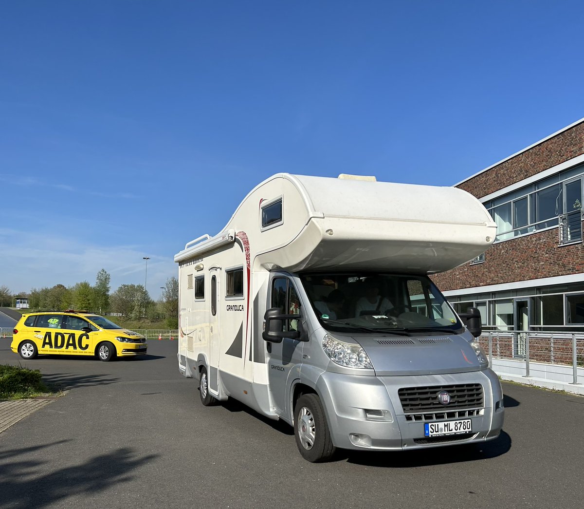 Muether_Thomas's tweet photo. Wir suchen den @ADAC Camper des Jahres 2023. Heute läuft die #NRW-Vorrunde im ADAC Fahrsicherheitszentrum in Grevenbroich. Tolles Wetter und gute Laune bei allen. Auf geht‘s! ☀️ 🚐😎 #wirfeierncamping #camping https://t.co/ruXvqr119T
