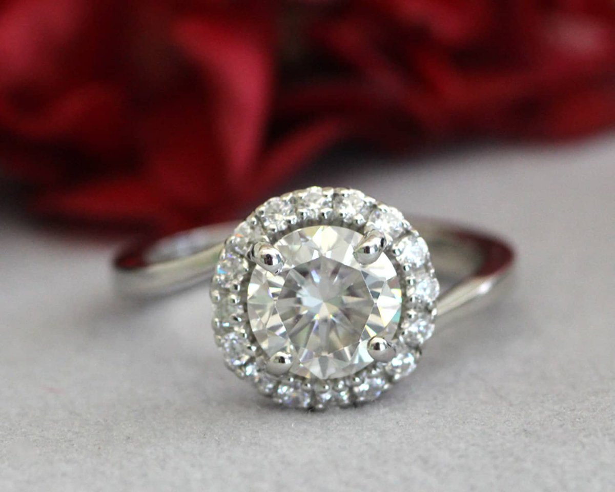 etsy.com/in-en/listing/…
#women #diamondring #moissanitering #engagementring #weddingring #whitemoissanite