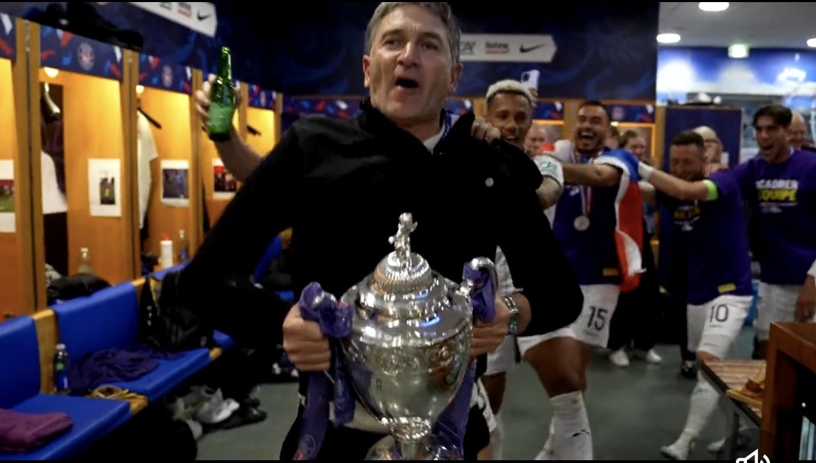 julieeegmn's tweet photo. Philippe Montanier est une réelle pépite.  Tout ce qui nous arrive c’est en partie grâce à lui. 

On aura était champion de L2, montée en L1, vainqueur de la CDF, qualifiée en Ligue Europa et pratiquement maintenu pour cette saison. Et il est seulement là depuis 2021 🙏 https://t.co/ySWajNFbNk