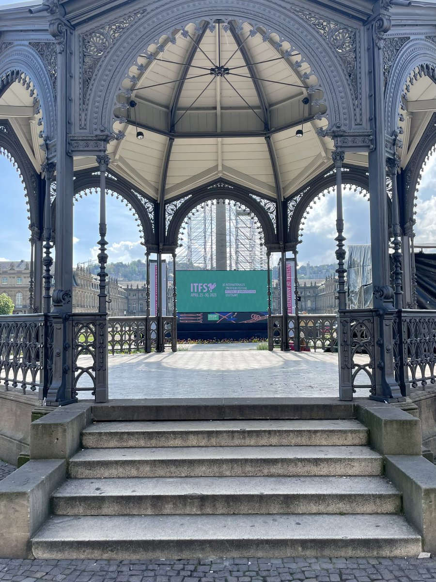 oper_stuttgart's tweet photo. Guten Morgen vom Schlossplatz! Ab 11 Uhr zeigen wir heute ein Best-of aus unserem #StgtHotzenplotz beim @itfs. Kommt rum – Eintritt frei! https://t.co/b2VYcrBL2P