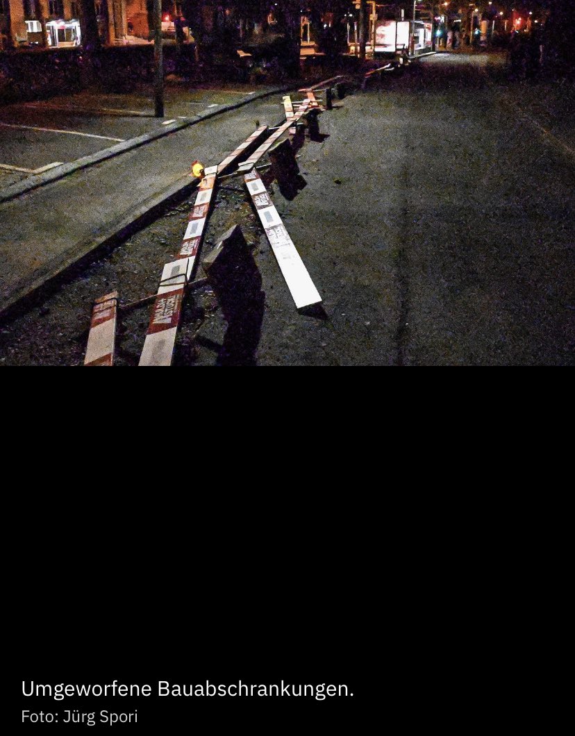 mit dem umwerfen von unbeteiligten bauabschrankungen wurde eindeutig eine linie übertreten