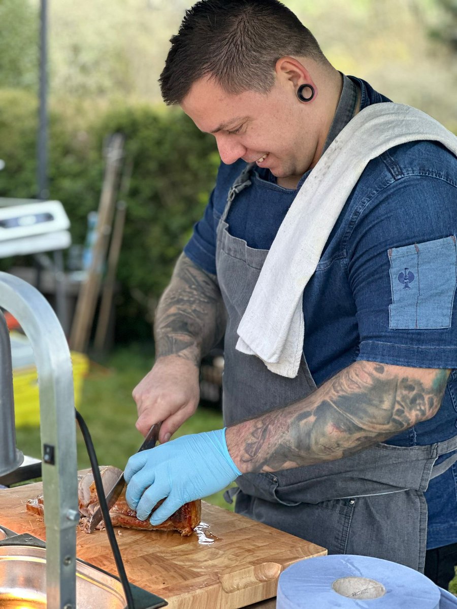 FoodChamps2020's tweet photo. Attention foodies! The private chef season has officially started, and bookings are quickly filling up. With only two Saturdays available in May/June and just five weekdays available in May, it's important to book early to avoid disappointment. https://t.co/ljM0tYJzS0