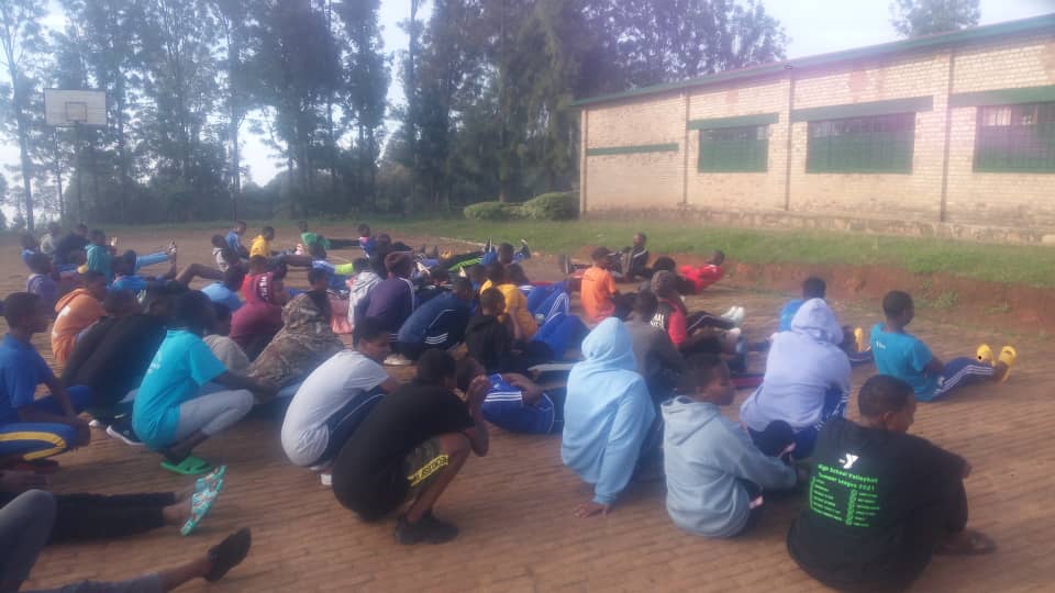 SectorMuhanga's tweet photo. Ku wa 30/4/2023 mu murenge wa Muhanga  twaramukiye muri sport rusange. 
➡️Ubutumwa bwatanzwe :
▶️Akamaro ka Sport . 
▶️ ubuzima bw'imyororokere. 
▶️ ubuzima bwo mu mutwe. 
▶️ Isuku. 
▶️ Musa 2023 /2024.
▶️Hapimwe indwara zitandura 
Byagenze neza. https://t.co/9wgoNClEPb