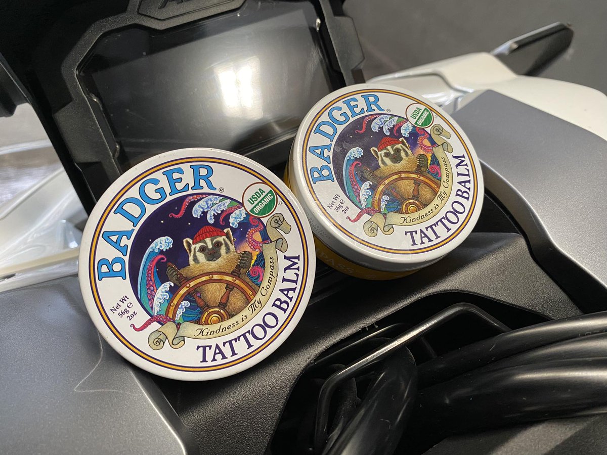 jsncarts's tweet photo. wts lfb ph help rt !!

Badger tatoo balm 

750 for both

Borrow tags lfs twice txt pc photocard bts ph album https://t.co/s4fZ8zwY9L