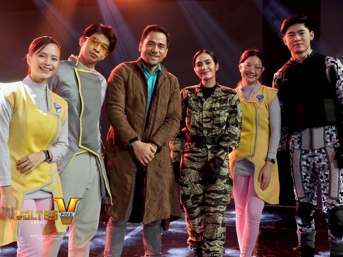 AllOutSundays7's tweet photo. Nandito na ang cast ng #VoltesVLegacy sa AOS stage!
#AllOutSundays
#AOSVoltIn https://t.co/8V5VGqFBo8