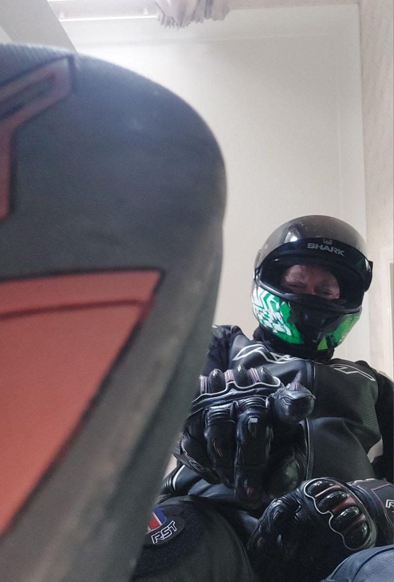 gloves_only's tweet photo. You. Are under my gloves and boots https://t.co/0p4U8gSvpa