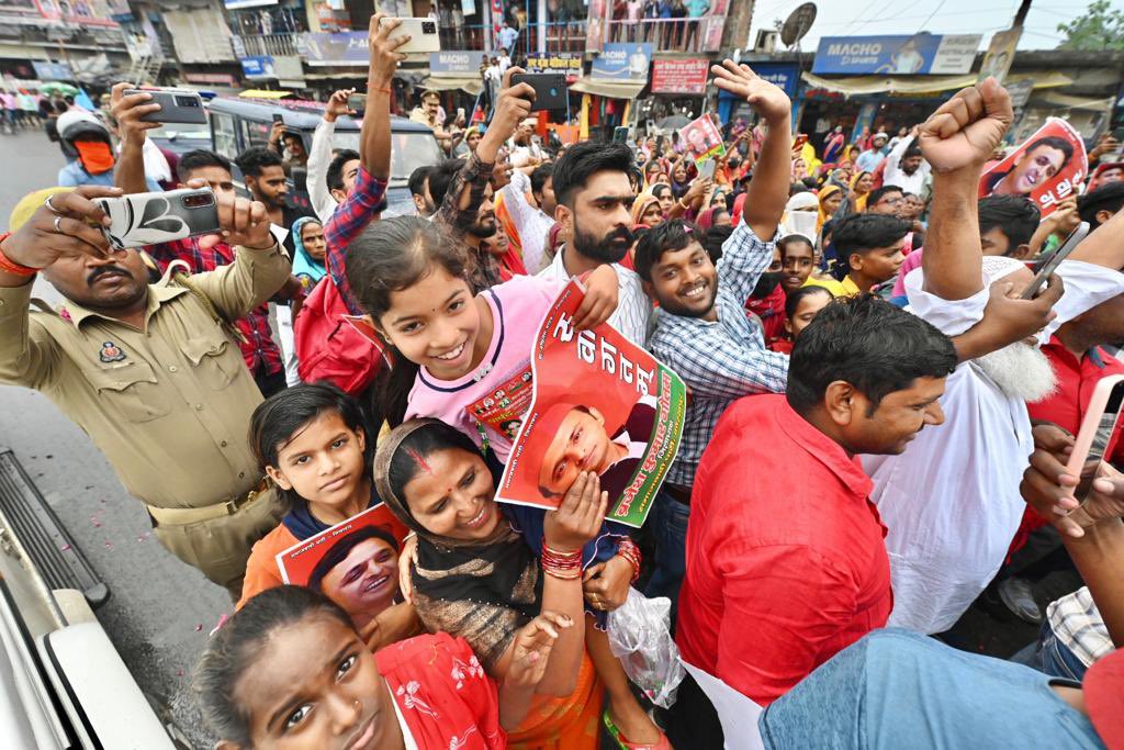 yadavakhilesh's tweet photo. नया इतिहास रचेगा गोरखपुर
अबकी सपा चुनेगा गोरखपुर! https://t.co/fZochjLJcq
