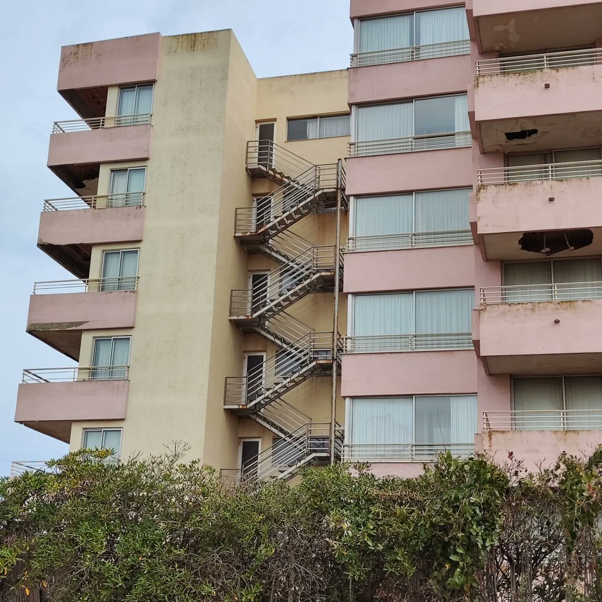 Eljuanca26's tweet image. Hotel SIDI Saler, El Saler, Valencia. Abandonado.

#ElSaler
#HotelSidiSaler
#EdificiosAbandonados
#Valencia
#FelizDomingo 
#LaReunionSecreta 
.