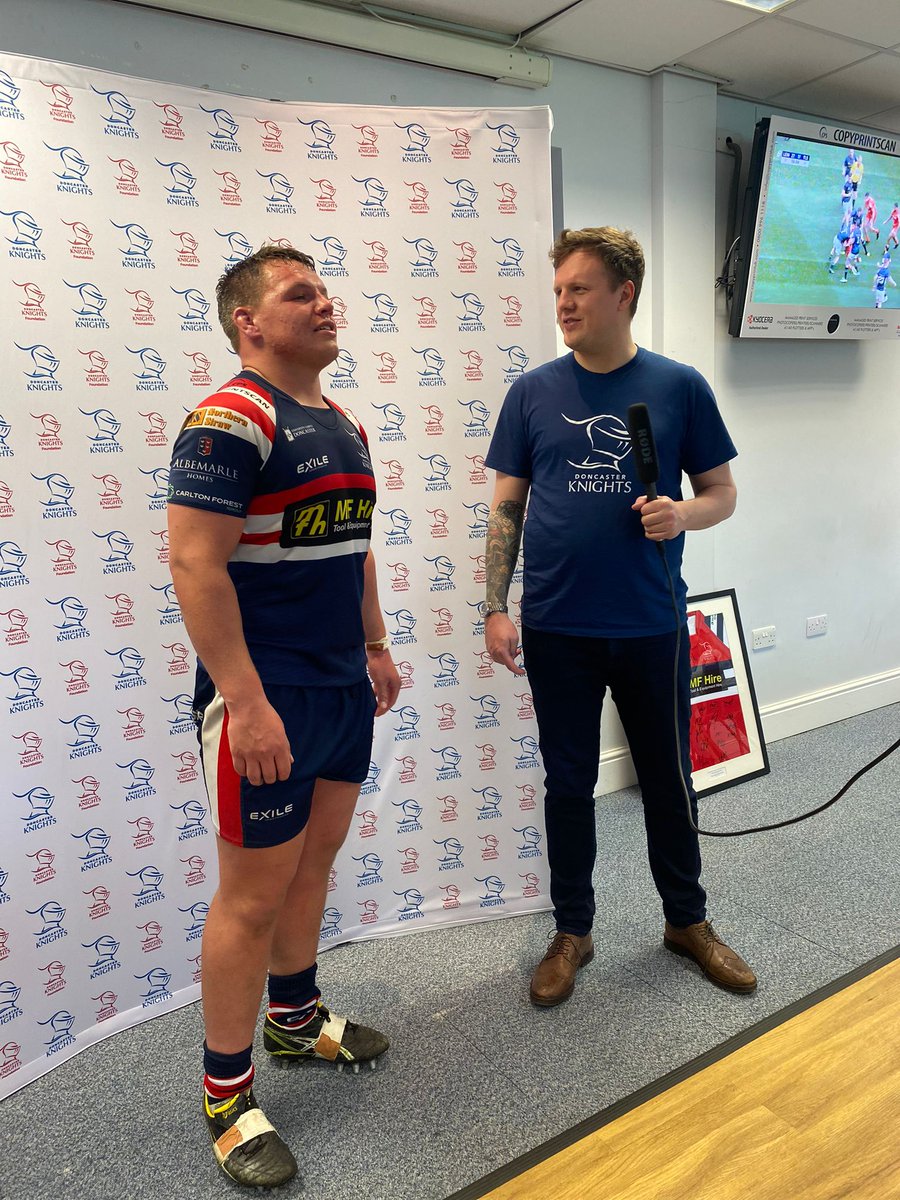 DoncasterKnight's tweet photo. 𝙈𝙖𝙣 𝙤𝙛 𝙩𝙝𝙚 𝙈𝙖𝙩𝙘𝙝 🥇 

Will Holling (sponsored by Andrew Holling Transport) was elected @AuVodka Man of the Match post-match yesterday.

The Knights hooker was presented with his award by gameday sponsors @Hawsons in our Clubhouse Suite. https://t.co/BTCZQVrBSl