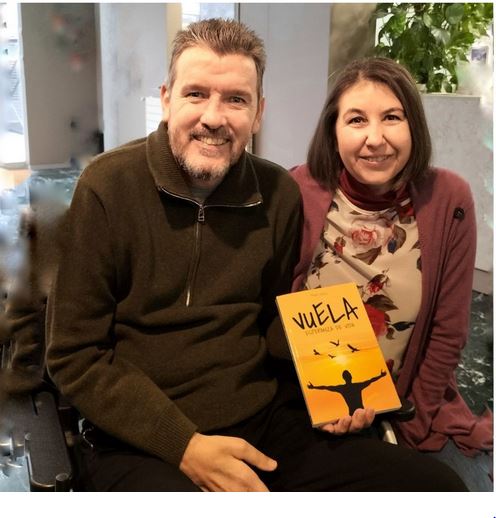 #juancarlosunzue, una vida con propósito, animando a quienes, como él, sufren la #ELA. 

Hemos podido conversar sobre la novela #vuELA_EsperanzaDeVida . Para que, ante la ELA, mantengamos la #esperanza.

Gracias, #unzué,  por compartir tus #valores y tus #ganasdevivir.