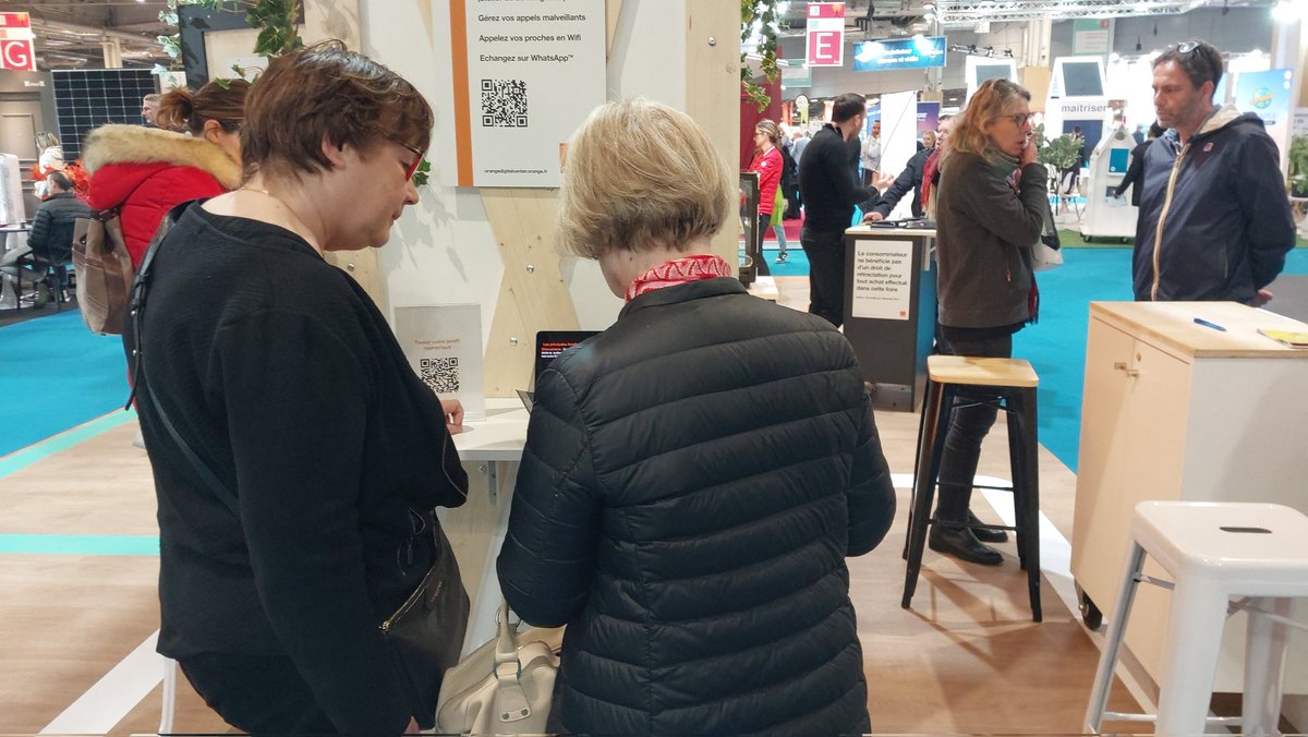djneft's tweet photo. J+3 #FoiredeParis, votre RDV innovation et festif du printemps. Orange vous accueille tous les jours sur son stand E311, jusqu’au 8 mai ! Et on vous offre.
✈️ une expérience immersive avec #Eternelle notre Dame de Paris
⛄️des promos sur les accessoires
...
Venez-nous voir... https://t.co/GkUn8BtjtY