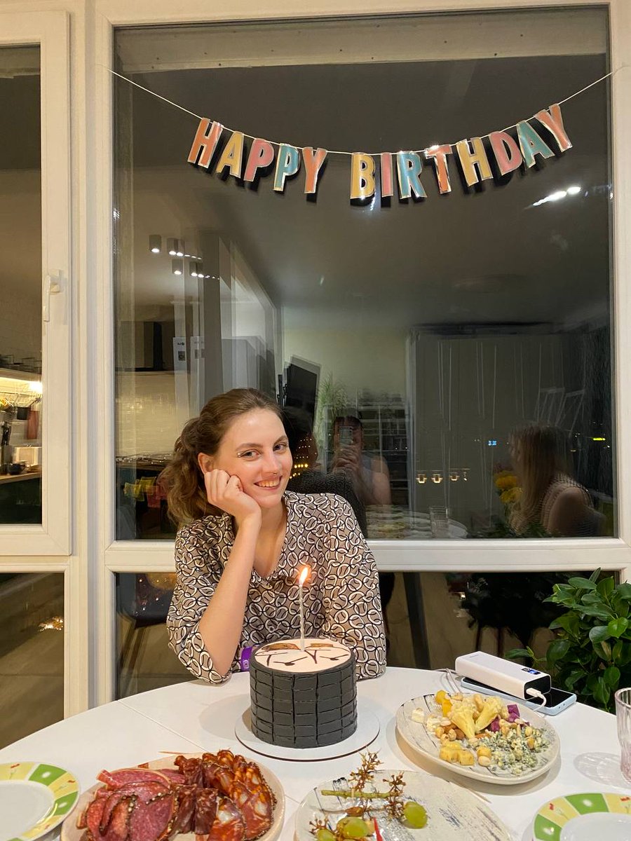 lizparh's tweet photo. Мій святковий торт 🥹 https://t.co/LhUU5tI77R