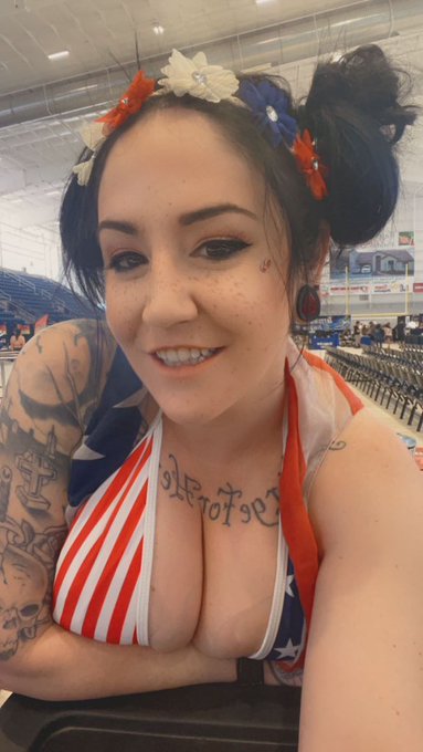 Your girl is still a smoke show! https://t.co/KFzDCxzdJ5