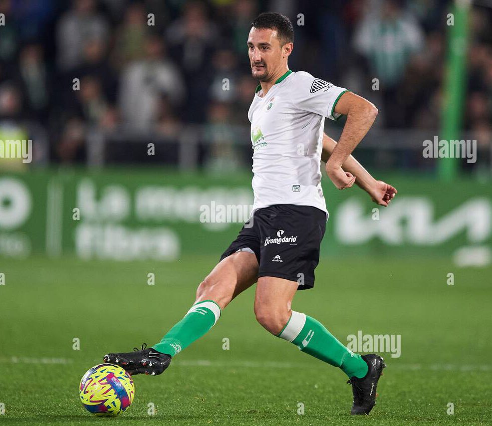 RacingDepresion's tweet photo. Pol Moreno es un jugadorazo, es un lujo de tercer central, hasta podría ser el compañero de Rubén Alves de titular: siempre juega bien cuando sale, nunca se queja si es suplente, tiene un juego aéreo perfecto y nunca está metido en polémicas 

Hay que renovarlo si o si https://t.co/aWPROzHaby