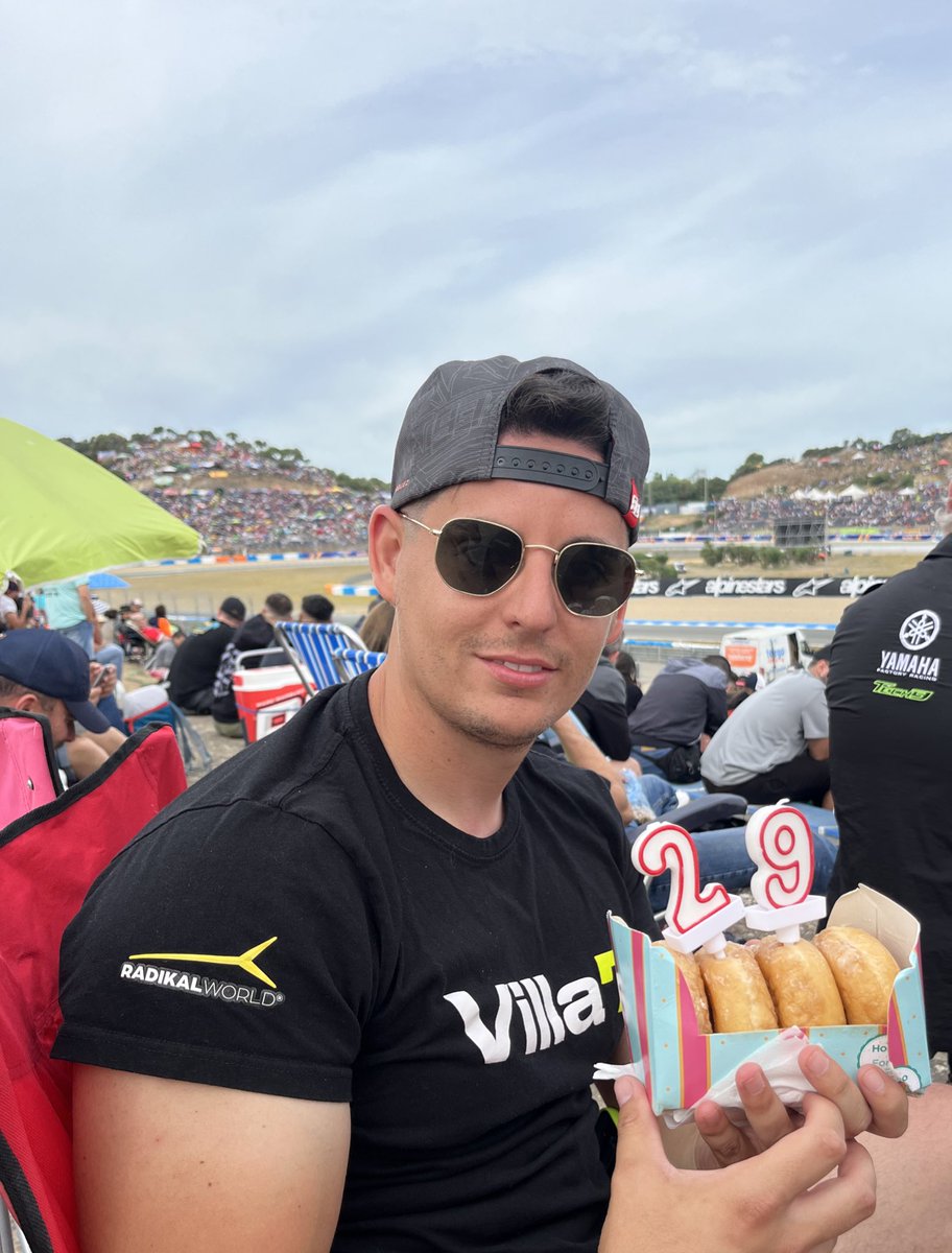 AndreeeaLS's tweet photo. @motosjerez 

De celebración en Pelousse!! 

Feliz 29 cumpleaños Cristian 🍩

#Jerez2023 #JerezGP #motosjerez #pelouse https://t.co/SmDwU74N5J