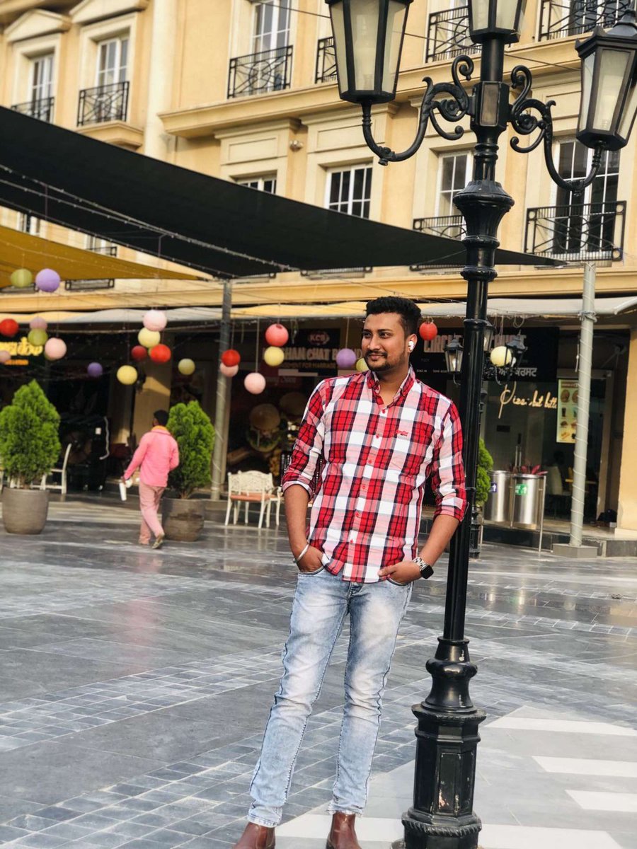 Rithikdattera's tweet photo. #mrdattera #rithikdattera 
#oxfordstreet https://t.co/LS8I8If0TA