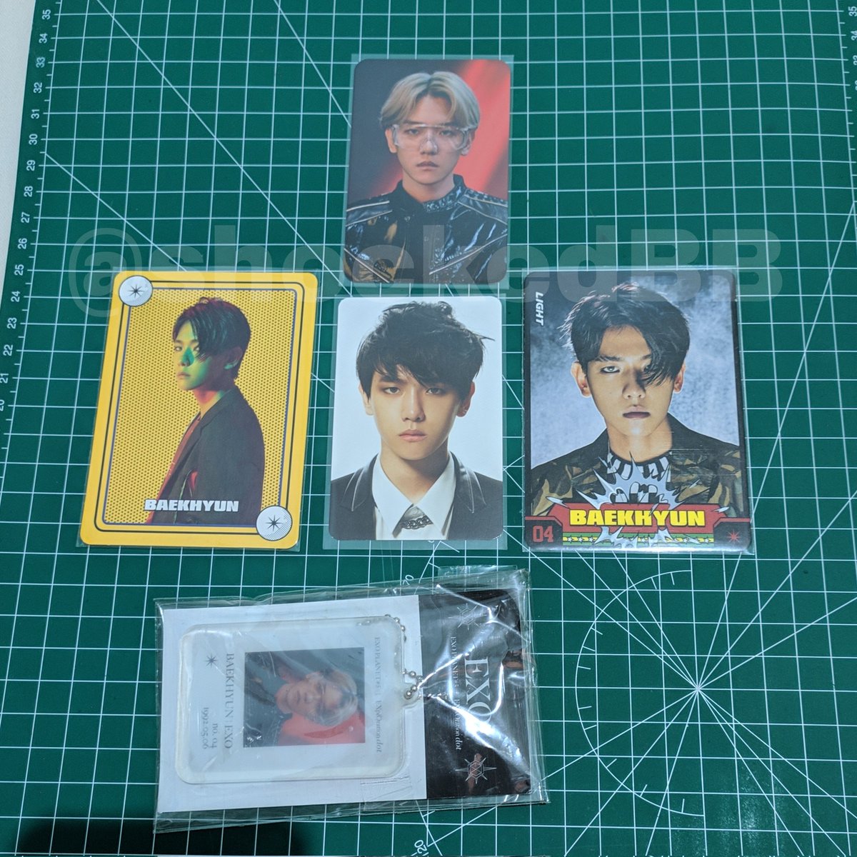 shockedBB's tweet photo. wts explo acrylic photo charm / kanglas baekhyun (damage) + acrilic keyring
 + power matching card set
 + overdose

 430k https://t.co/Z7ncTRc4SO