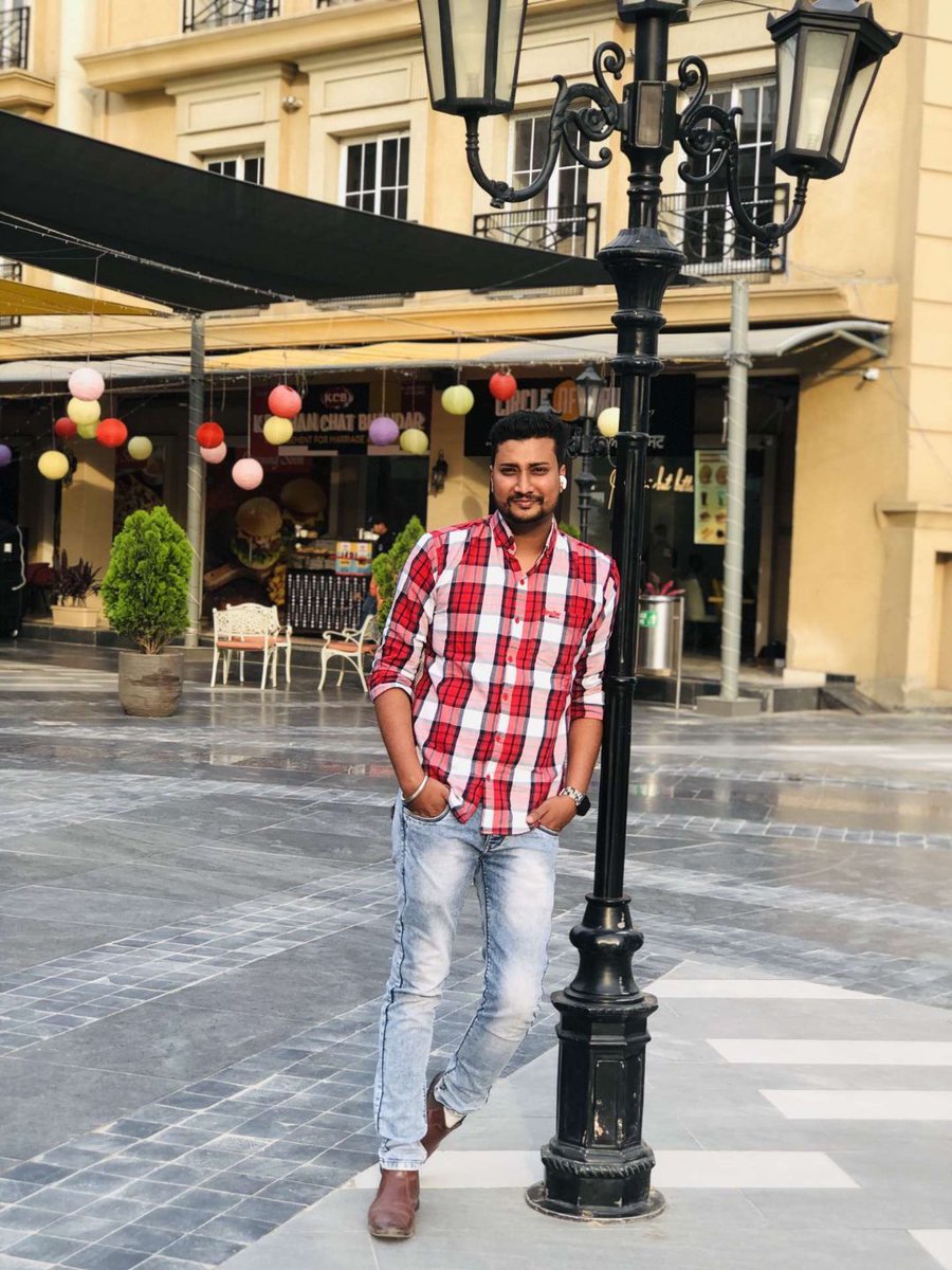 Rithikdattera's tweet photo. #mrdattera #rithikdattera 
#oxfordstreet https://t.co/LS8I8If0TA